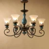kf-S6f4fd3e06e0e4f858592a4e2178e51624-European-Vintage-Ceramic-Chandelier-Lights-Living-Room-Bedroom-Antique-Classic-Design-Metal-Iron-Arm-Glass-Lampshade Lustre Cerâmica Vintage Europeu