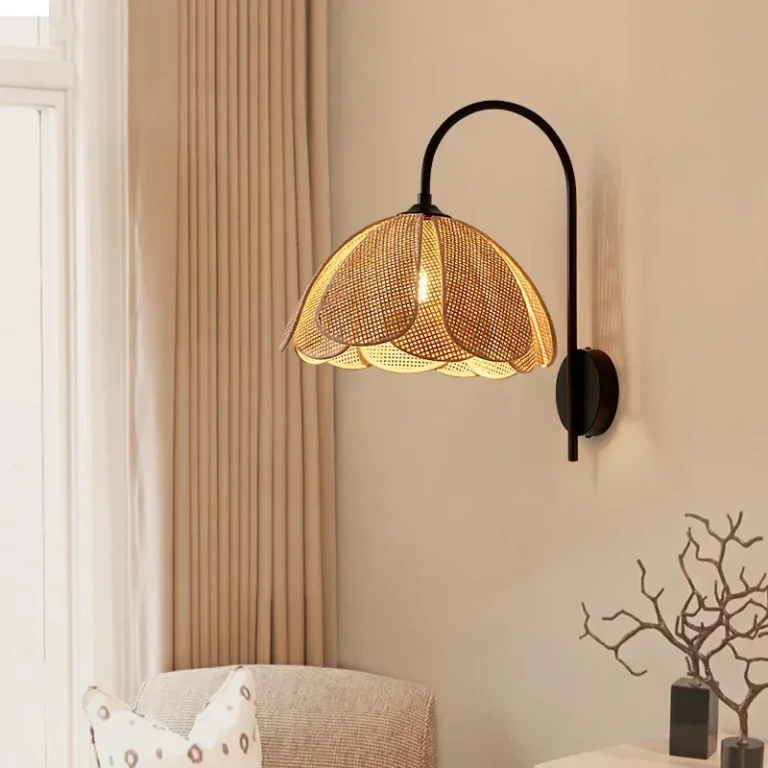 Arandela de rattan retro (Arandela Estilo Retro Rattan Tecelagem), disponível na Miresa, loja-de-luminárias-São-Paulo.
