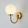 Arandela Moderna Esférico Vidro Branco | Miresa | loja-de-luminárias-São-Paulo Arandela Moderna Esférico Vidro Branco, uma opção de arandela de vidro moderna esférico, vendida pela Miresa, loja-de-luminárias-São-Paulo.