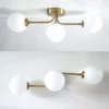 Foto de plafon Dourada Com Bolas Brancas, plafon dourada, catálogo Miresa, loja-de-luminárias-São-Paulo.