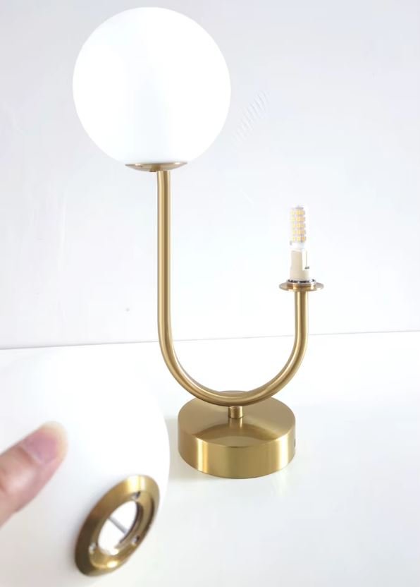 lumianria-sobrepor-dourada-com-bolas-de-vidro-branca-marca-miresa Luminária Sobrepor Moderna De Alumínio e Bolas de Acrílico Para Salas, Quartos e Lavabos