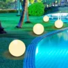 kf-H3042dfbcbe034343ac597b985d951345q Luminária Área Externa Luz Solar Bola Plástico Bateria Lítio