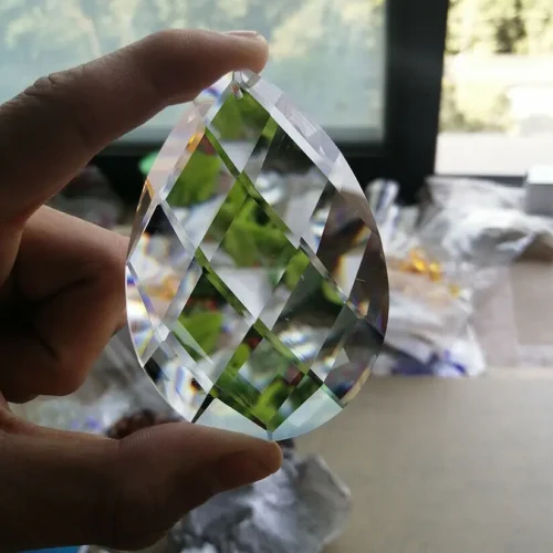 kf-He1c71b5eb9da4f0a99cb3e35639b03ab8-Prisma-de-cristal-Pingente-Lustre-Ornamento-Pendurado-DIY-Suncatcher-Teardrop-Facetada-Arte-Em-Vidro-80mm Prisma Cristal Pingente Lustre Facetada 80mm
