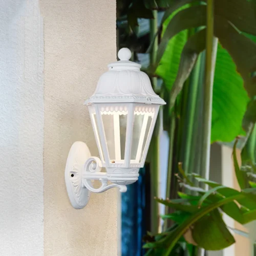Arandela Colonial Branca Hexagonal Para Jardins e Fachadas