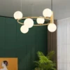kf-S7575f3abb5bb431b84c57b444911c92bA-Nordic-Creative-Glass-Ball-Chandelier-Circular-Living-Room-Bedroom-Light-Children-s-Study-Clothing-Store-Restaurant Lustre Argola De Alumínio e Bolas De Vidro Brancas