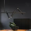 kf-Sb20123950e984d7e8c3000c5ac3f7187Q-Modern-LED-Chandeliers-para-Home-Decor-Luzes-penduradas-Sala-de-estar-Sala-de-jantar-Ilumina-o Lustre Preto Linear Tubular Com Spot de LED
