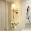 Arandela Design Americano Dourada Com Cúpula Tecido Branco