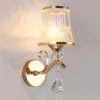 kf-Sa6f27afe40f24ec39bec8eab5a977c15X-L-mpada-de-parede-europeia-moderna-e-simples-engenharia-e-pr-tico-para-quarto-sala-e Arandela Dourada Com Cúpula De Vidro e Pingente Castanha