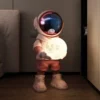 Luminária Chão Estatua 65cm De Astronauta Resina