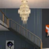 kf-Sd630f991b06e4993ad42f0284734e6d4i-Grande-Lustre-Dourado-para-Sala-de-Estar-Lustre-de-Cristal-de-Alta-Qualidade-Escadaria-Moderna-Decora Lustre Grande Para Escadas Argolas Com Cascata Cristais K9