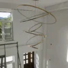 Lustre Argola Alumínio Dourado ou Cromado Com Luz de LED Para Escadas