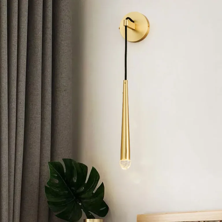 Arandela Minimalista Sofisticada Tudo Dourado — arandela dourado minimalista sofisticada tudo da Miresa, loja-de-luminárias-São-Paulo.