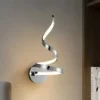 Arandela Pirâmide Espiral Alumínio e Luz LED Arandela Pirâmide Espiral Alumínio e Luz LED