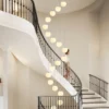Lustre Grande Bolas De Acrílico Branco Para Escadas, uma opção de lustre de acrílico moderno grande bolas, vendida pela Miresa, loja-de-luminárias-São-Paulo.