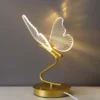 kf-Saa25ec3867454a1f9f0d8ebba17110e3P-Nordic-LED-Butterfly-Table-Lamps-Ilumina-o-Interior-Bot-o-Interruptor-Quarto-Cabeceira-Sala-de-estar Luminária Mesa Dourada e Acrílico Forma de Borboleta