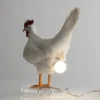 kf-Sb47c3cd73c3d4d538c017d804c7c2cc1R-Decorativo-Simulado-Animal-Night-Lights-Engra-ado-P-scoa-Home-Decor-Festa-Carnaval-Chicken-Lamp-Chick Luminária Infantil Forma de Galinha