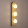 Arandela Moderna Acabamento Natural Com Bolas Brancas de LED | Miresa | loja-de-luminárias-São-Paulo Arandela moderna acabamento (Arandela Moderna Acabamento Natural Com Bolas Brancas de LED), disponível na Miresa, loja-de-luminárias-São-Paulo.