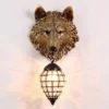 Arandela Lobo Resina e Gota Cristal K9 Translúcido Marca Miresa Arandela Lobo Resina e Gota Cristal K9 Translúcido