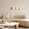 kf-Sdfae456f89dc4257b654a7212400fc91r-Retro-3-Cabe-as-Natural-Pedra-LED-L-mpada-De-Parede-Abajur-De-Vidro-Branco-Sconce Arandela Moderna Acabamento Natural Com Bolas Brancas de LED