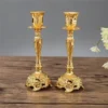 kf-S7d386604a2d14a9e9f77fd685127d02d3 2 Peças Retro Castiçal Para Vela De Cera Ouro ou Prata