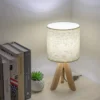 kf-S890d24f656df4191874a2ddf5acb623fA Abajur Pequeno Tripé De Madeira Estilo Country