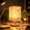 Abajur básico pequeno Madeira Desenhos Chineses Marca Miresa Abajur básico pequeno Madeira Desenhos Chineses