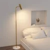 Luminária Dourada De Chão Com Cúpula Formato de Spot Marca Miresa Luminária De Chão Com Cúpula Formato de Spot
