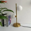Abajur Moderno Com 2 Bolas Vidro Branco Leitoso