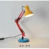 Luminária de Mesa Articulada Pra Home Office e Escritórios