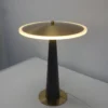 Abajur Metal Minimalista Cúpula Disco Dourado, uma opção de abajur dourado minimalista, vendida pela Miresa, loja-de-luminárias-São-Paulo.