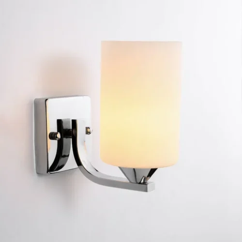 Arandela De Metal Polido Cromado e Cúpula Vidro Branco