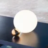 kf-S8528d7046ad14818b3f3c1a1216bfae28 Abajur Bola Branco Design Retro Apoio Em Cobre