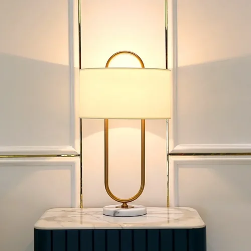 Abajur Moderno Aro Dourado e Cúpula Tecido Branco