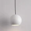 Pendente Bola Alumínio Com Luz LED Para Balcão e Bancadas | Miresa | loja-de-luminárias-São-Paulo Pendente Bola Alumínio Com Luz LED Para Balcão e Bancadas: pendente de alumínio escandinavo, oferecido pela Miresa, loja-de-luminárias-São-Paulo.