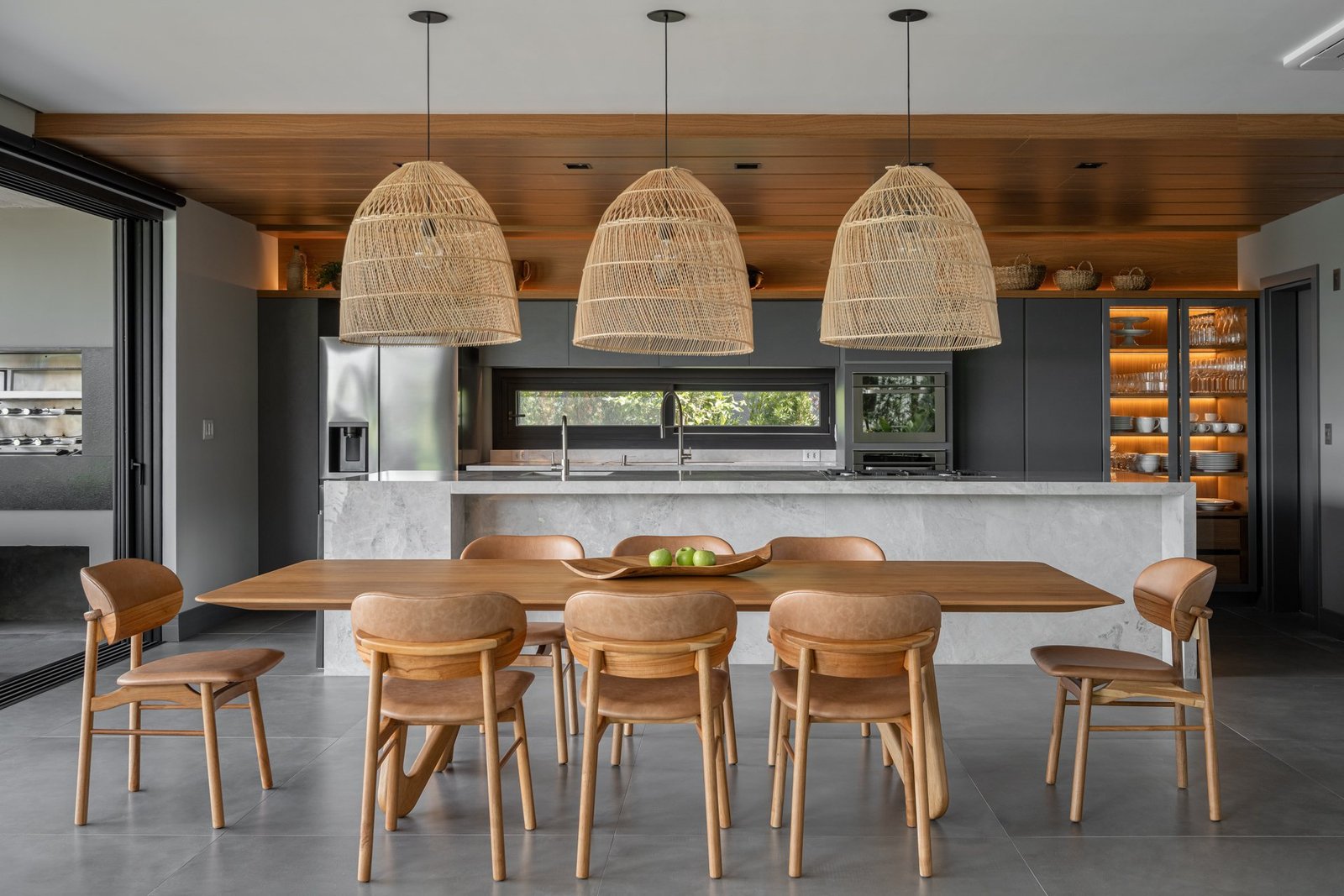 luminaria-teto-pendente-artesanal-rattan-mesa-jantar-retangular-marca-miresa