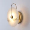 Arandela de mármore disco alabastro (Arandela Disco Alabastro Mármore Luz LED), disponível na Miresa, loja-de-luminárias-São-Paulo.