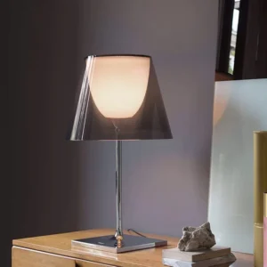 Réplica de luminária de mesa KTribe Table, design de Philippe Starck, comercializada pela MIRESA