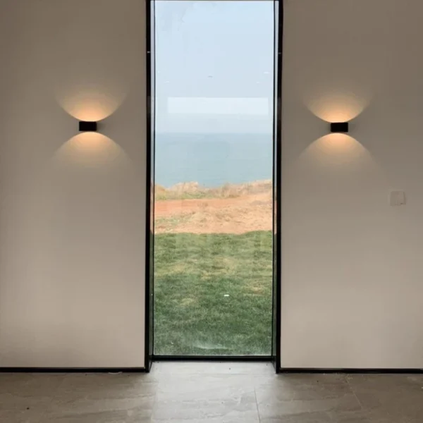 Arandela Alumínio Circular Branca ou Preta Com 2 Fachos de Luz