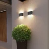 Arandela de Alumínio Com 2 Fachos de Luz