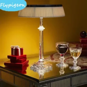Réplica de abajur Bon Jour Versailles, design de Philippe Starck, comercializada pela MIRESA