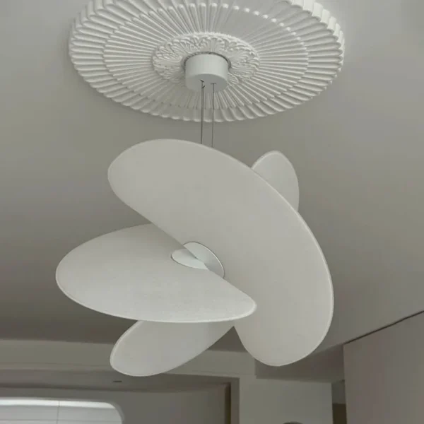 kf-S00ab061bf03b4b4a906accf4e154ddbeO-1 Lustre Escultural Moderno Forma Orgânica Seda Branca Para Mesa De Jantar