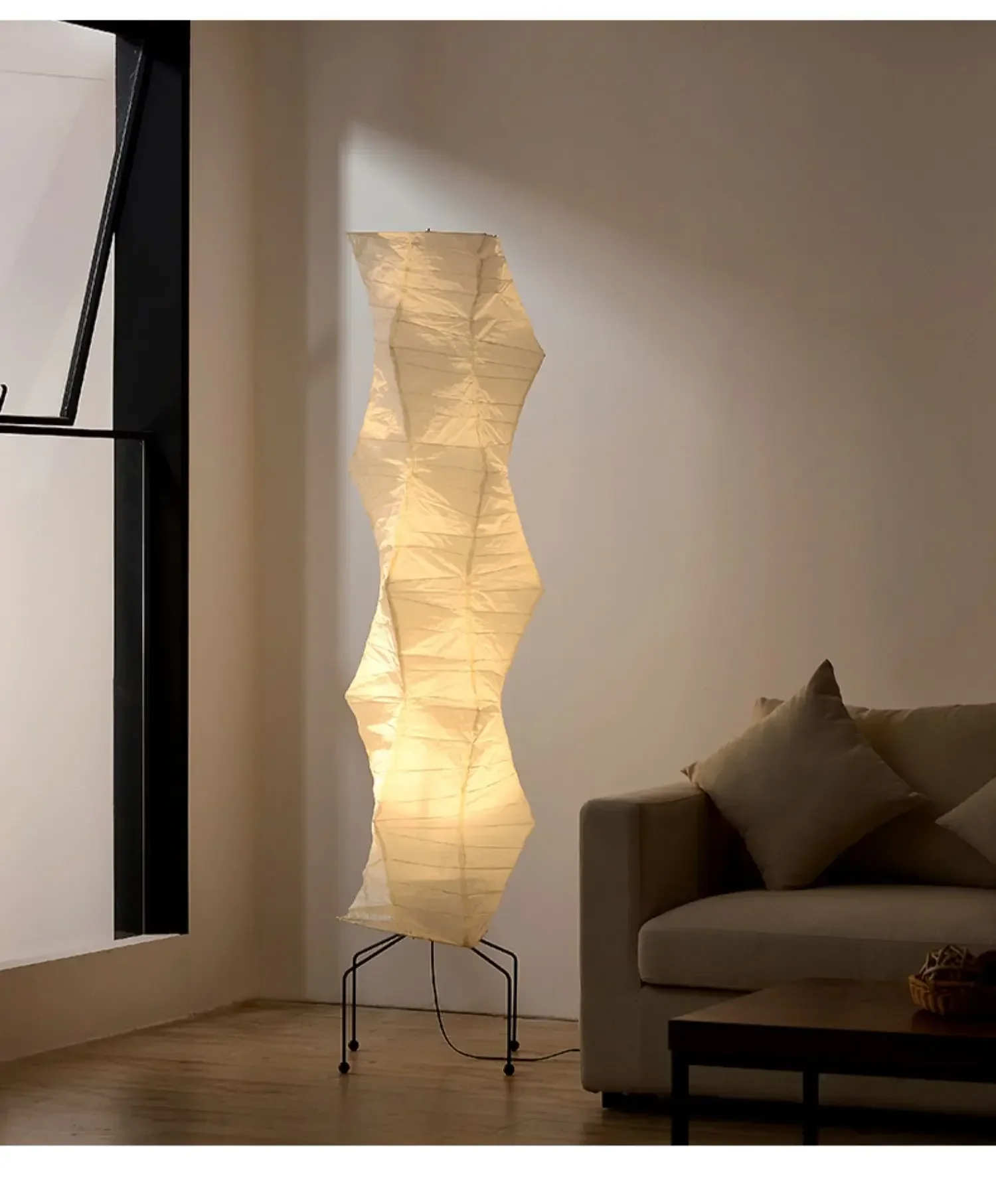 Réplica da luminária de chão Fantasma de Afra e Tobia Scarpa vendida pela MIRESA