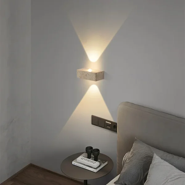 Arandela IP65 Com 2 Fachos de Luz Para Áreas Externas Travertino Wabi Sabi Para Jardins, Varandas e Fachadas