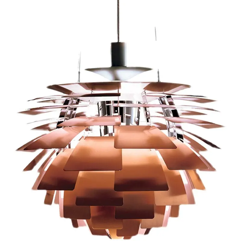 Réplica da luminária PH Artichoke em formato de pinha, de Poul Henningsen, vendida pela MIRESA