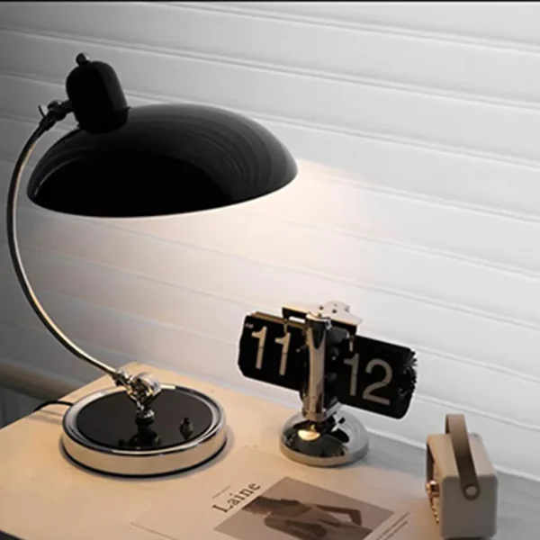 Luminária de Mesa Metal Polido Christian Dell Kaiser Idell 6631 – Réplica Chinesa