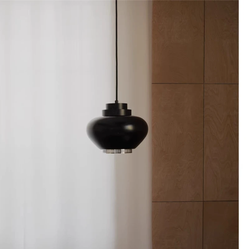 Réplica do pendente Turnip A333 de Alvar Aalto vendida pela MIRESA