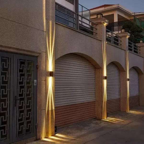 kf-Sd42b2580332d427ca2bed3ec33d01fcaw Arandela IP65 com 3 fachos De Luz Para Áreas Externas Como Jardins e Varandas
