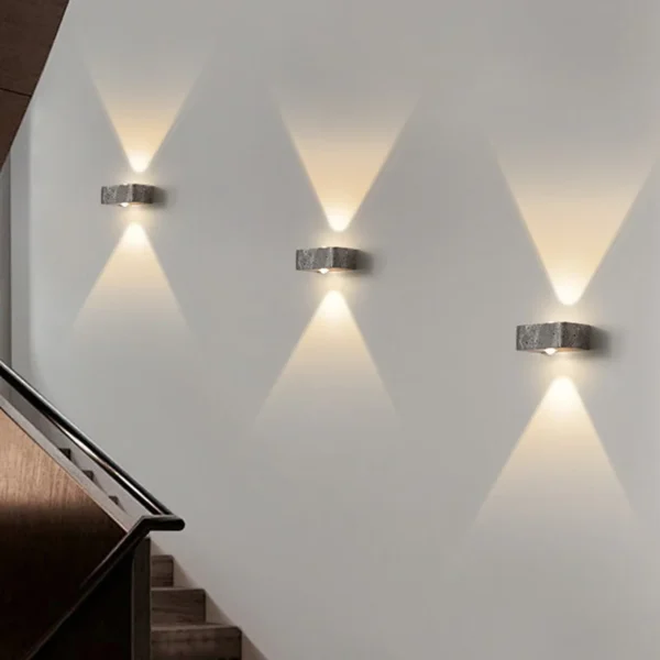 Arandela IP65 Com 2 Fachos de Luz Para Áreas Externas Travertino Wabi Sabi Para Jardins, Varandas e Fachadas