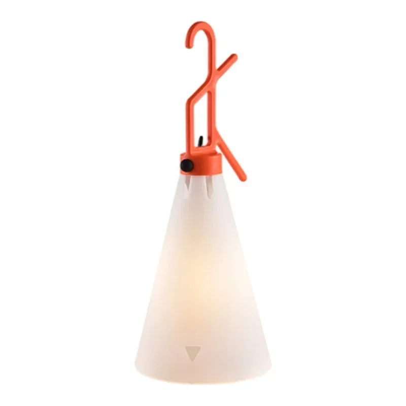 Réplica em aço inoxidável da luminária de mesa Mayday de Konstantin Grcic vendida pela MIRESA