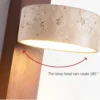 Arandela Wabi-Sabi em Travertino e Madeira com Luz LED Giratória - detalhe da cúpula giratória 180° Arandela Wabi-Sabi em Travertino e Madeira com Luz LED Giratória - detalhe da cúpula giratória 180°